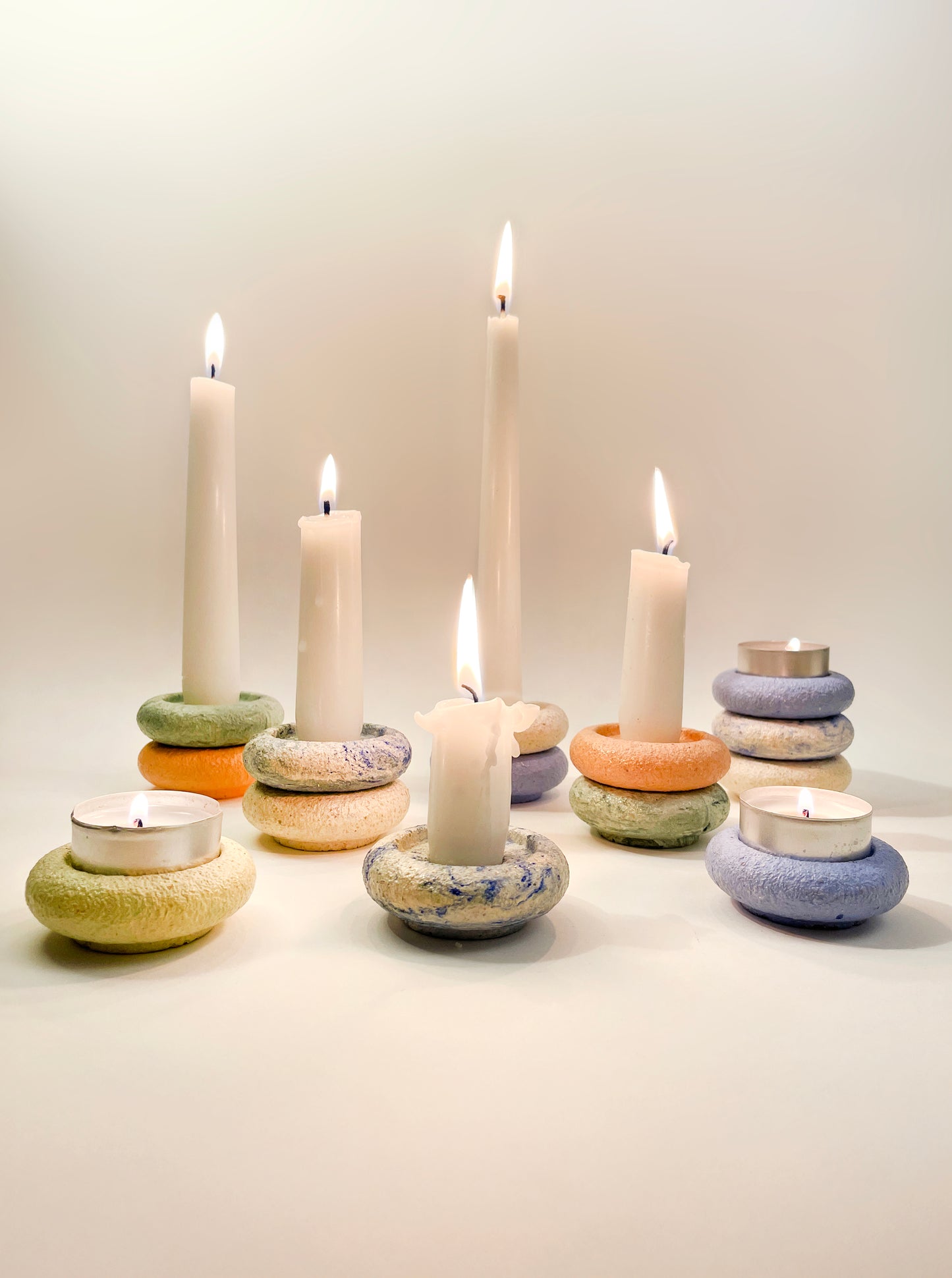 duo de bougeoirs en coquille d'oeuf fond blanc