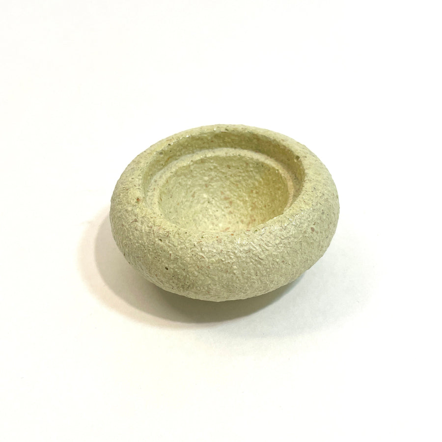 Coquetier en coquilles d'oeuf guacamole