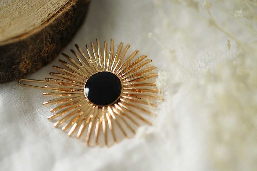 Barrette Nahara Ronde Dorée et Pierre Noire
