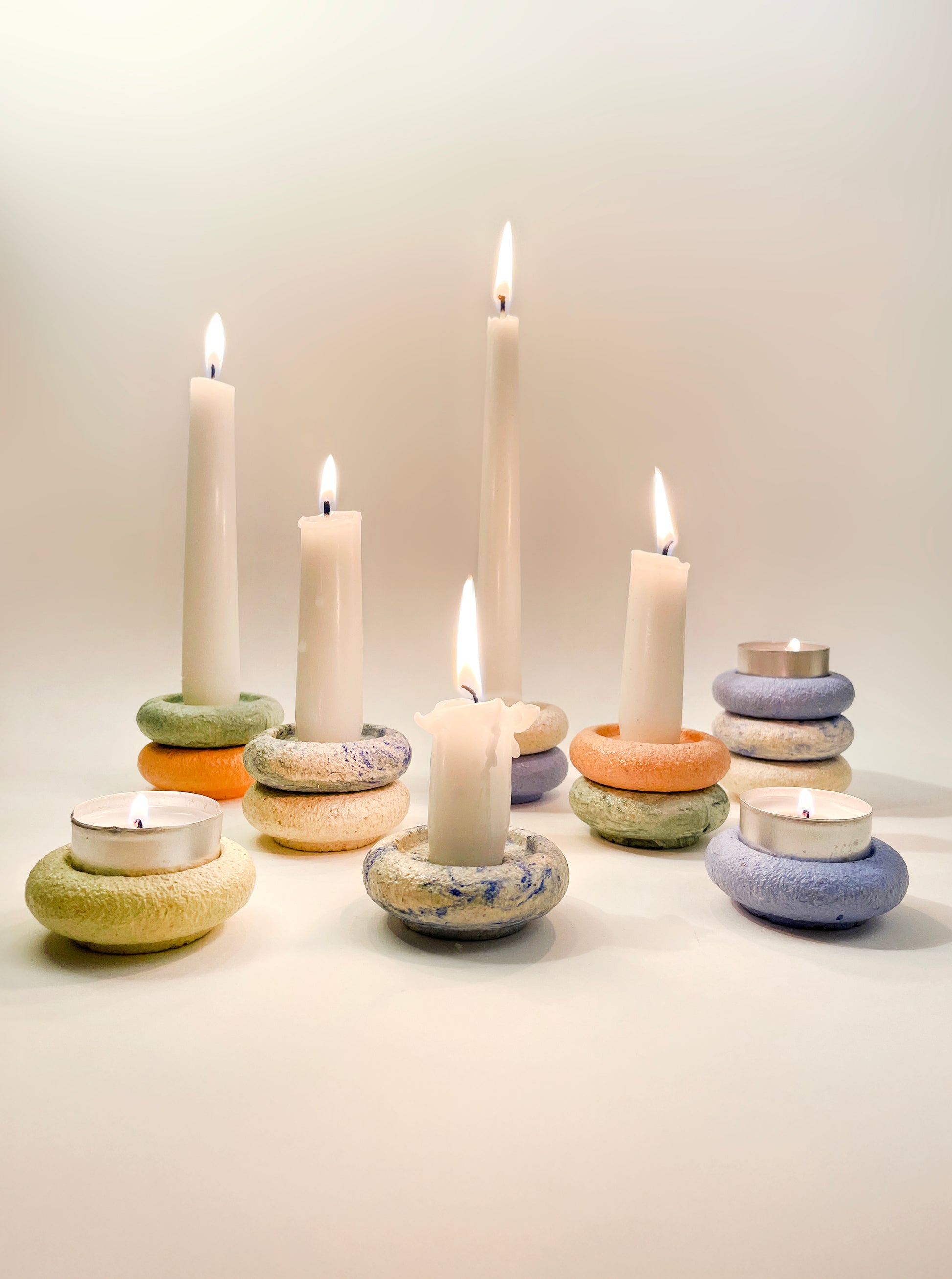 duo de bougeoirs en coquille d'oeuf fond blanc