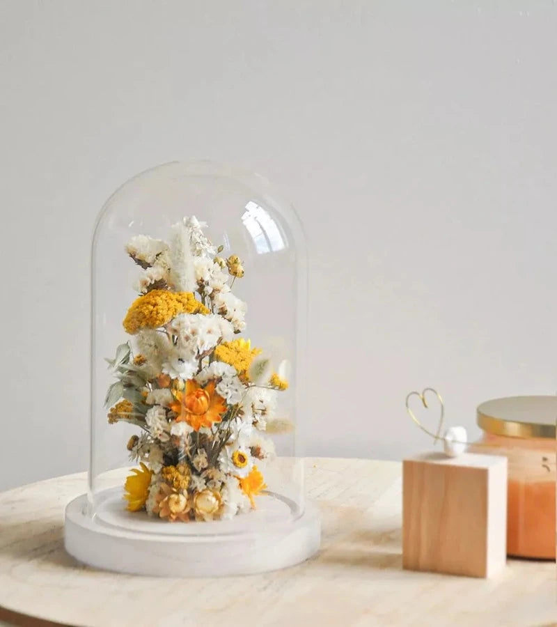 Cloche fleurie avec fleurs séchées