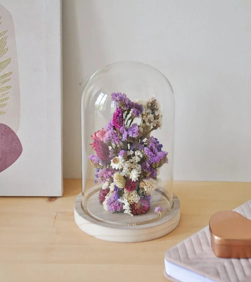 Cloche fleurie avec fleurs séchées