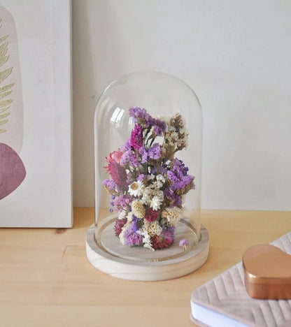 Cloche fleurie avec fleurs séchées
