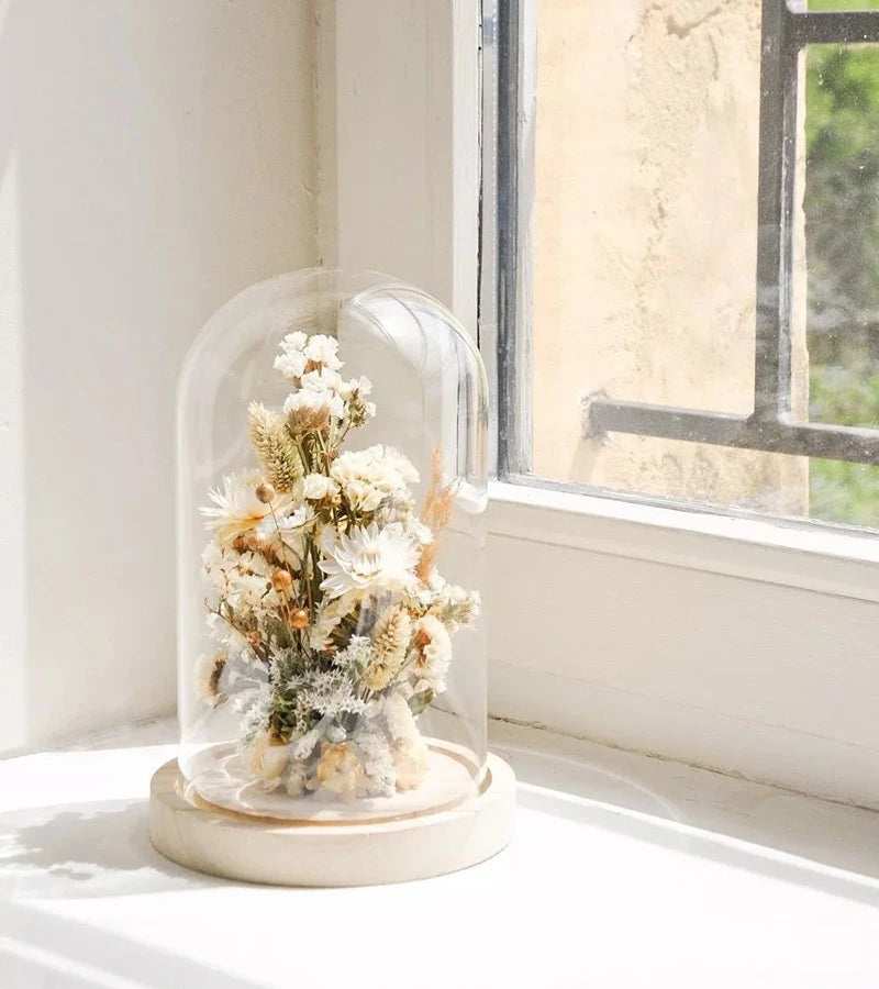 Cloche fleurie avec fleurs séchées