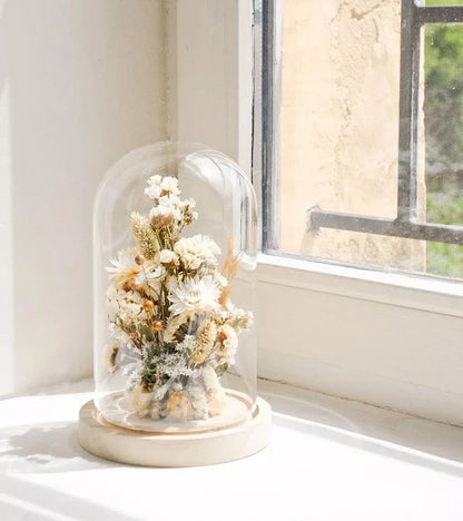 Cloche fleurie avec fleurs séchées