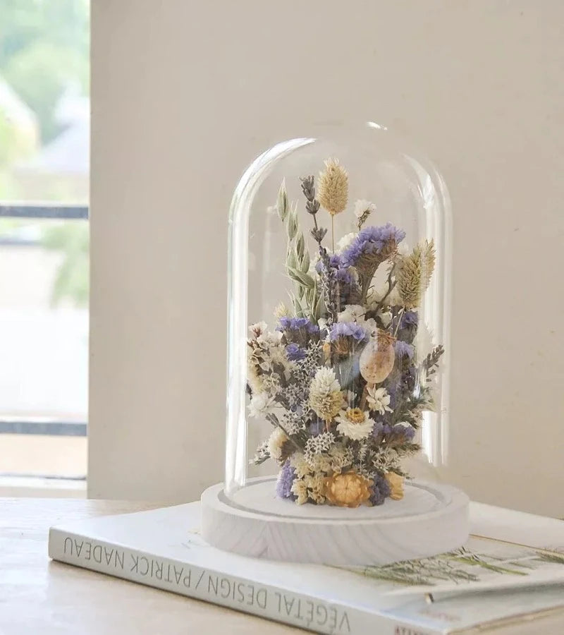 Cloche fleurie avec fleurs séchées