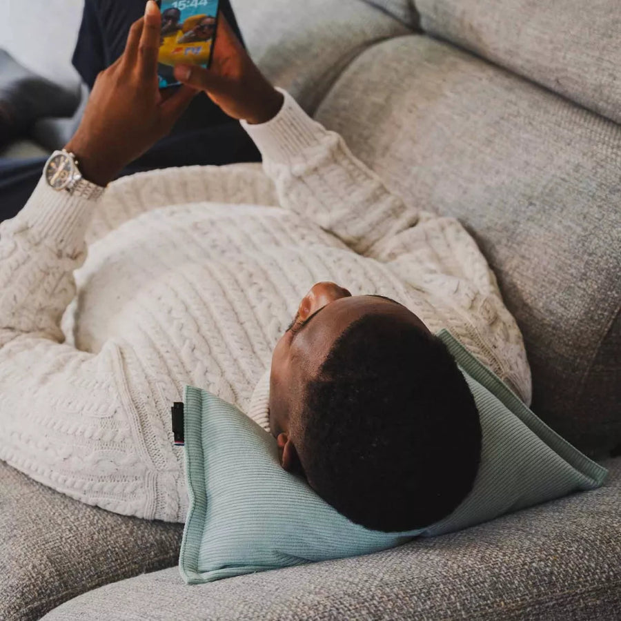 Coussin du quotidien · SALVADOR Helsinki (velours) allongé