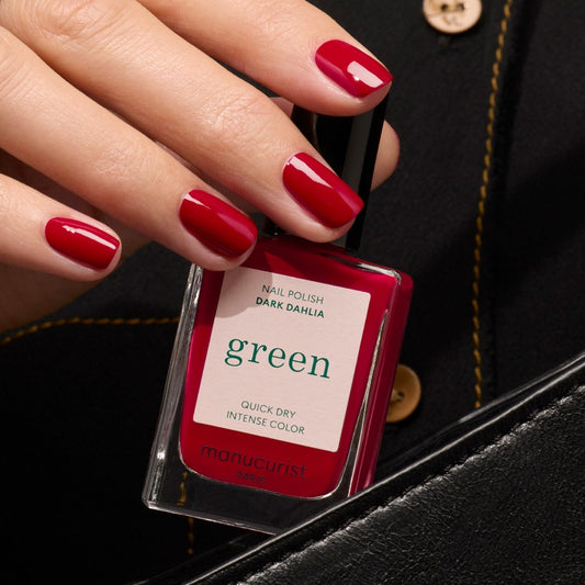 Vernis dark dahlia naturel posé