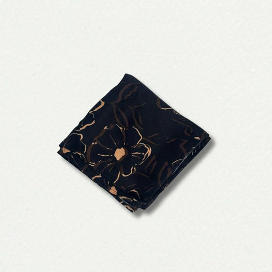 Foulard carré imprimé Lueurs florales fabriqué à Paris