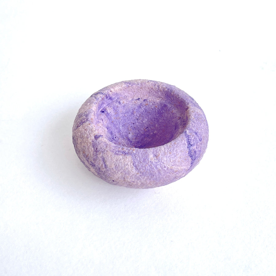 Coquetier en coquilles d'oeuf couleur myrtille