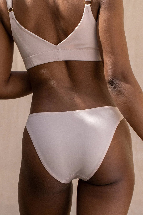 Culotte mei nude de dos