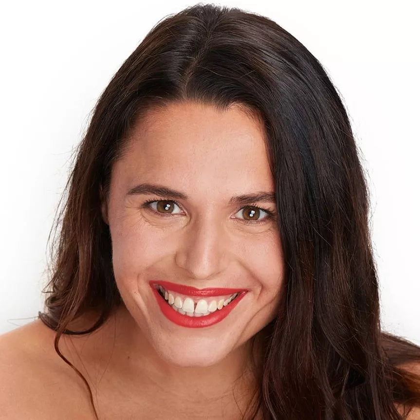 Rouge à lèvres hydratant Coquelicot Pomponne sur brune peau blanche