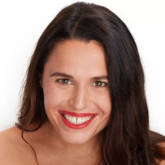 Rouge à lèvres hydratant Coquelicot Pomponne sur brune peau blanche