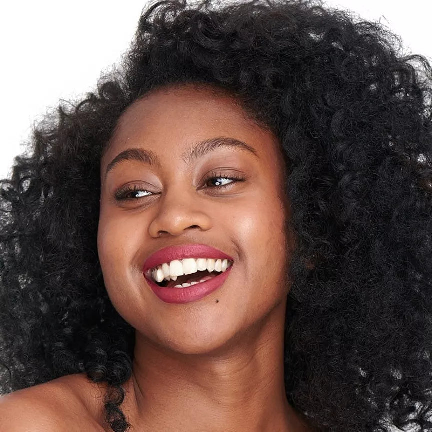 Rouge à lèvres hydratant Grenat Pomponne sur peau noire