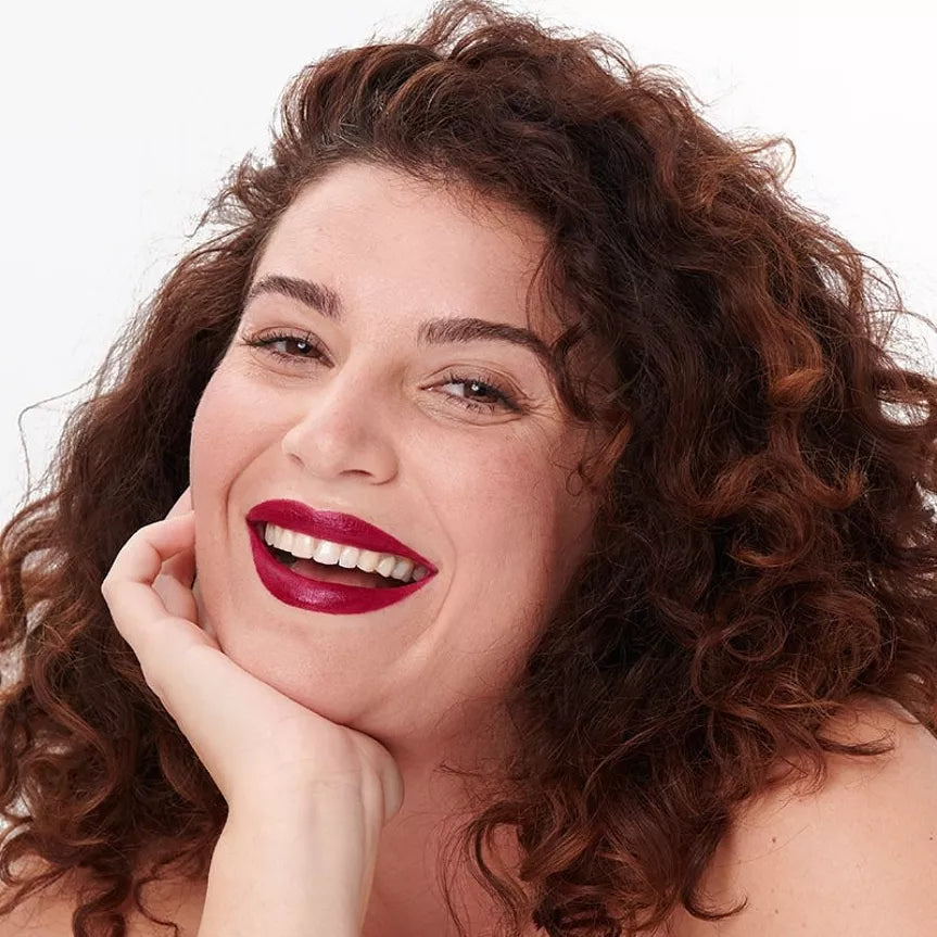 Rouge à lèvres hydratant Prune Pomponne sur rousse