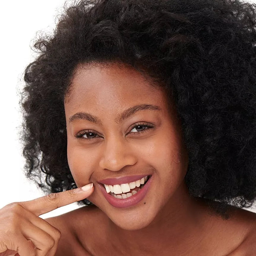 Rouge à lèvres hydratant Rose d'hiver Pomponne sur peau noire