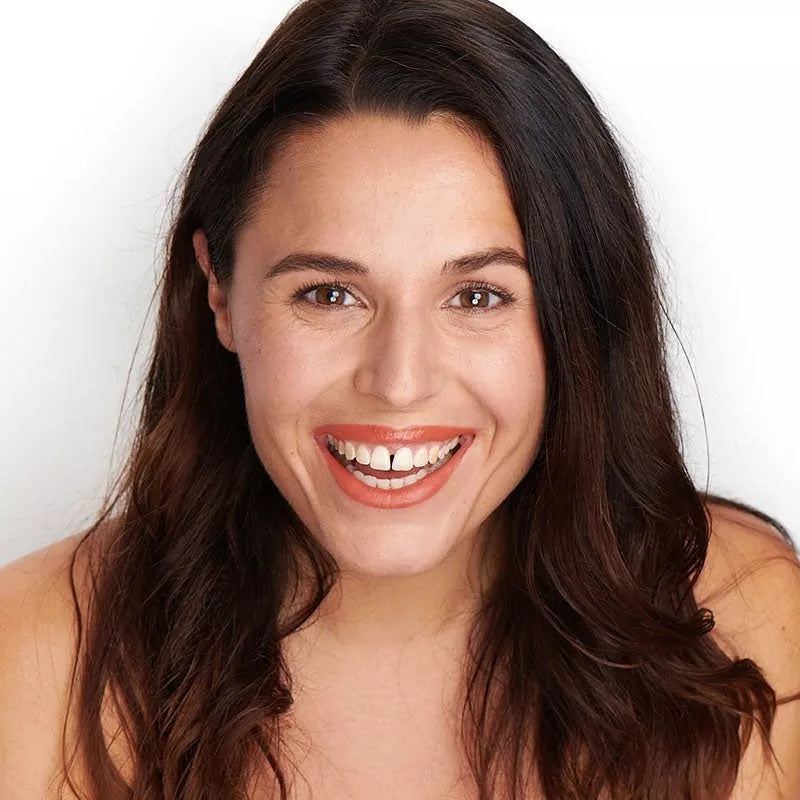 Rouge à lèvres hydratant Terracotta Pomponne sur rousse peau blanche