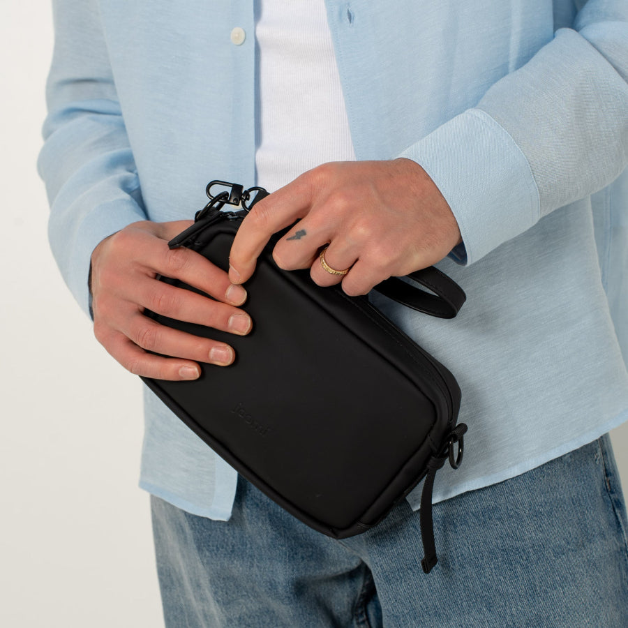 Sacoche vegan joomi noir gros plan