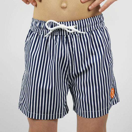 Short-de-bain-enfant-raye-bleu-marine-broderie-homard-face-zoom