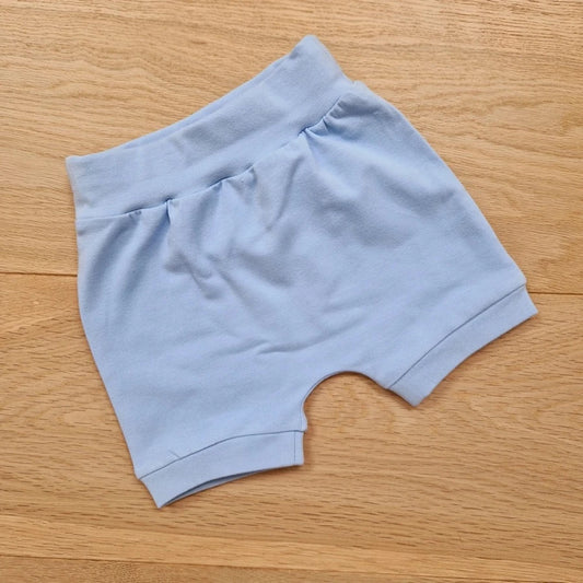 Short évolutif bleu ciel