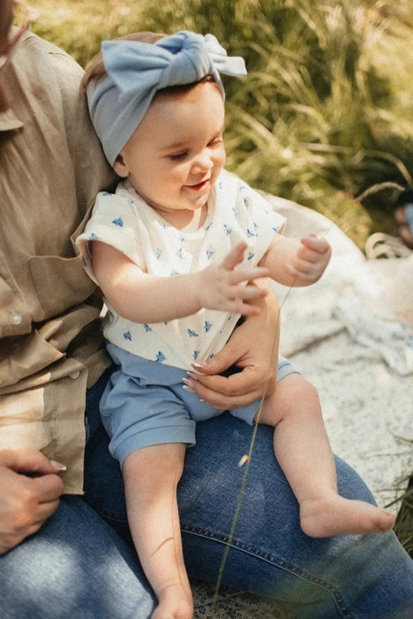 Short évolutif bleu ciel