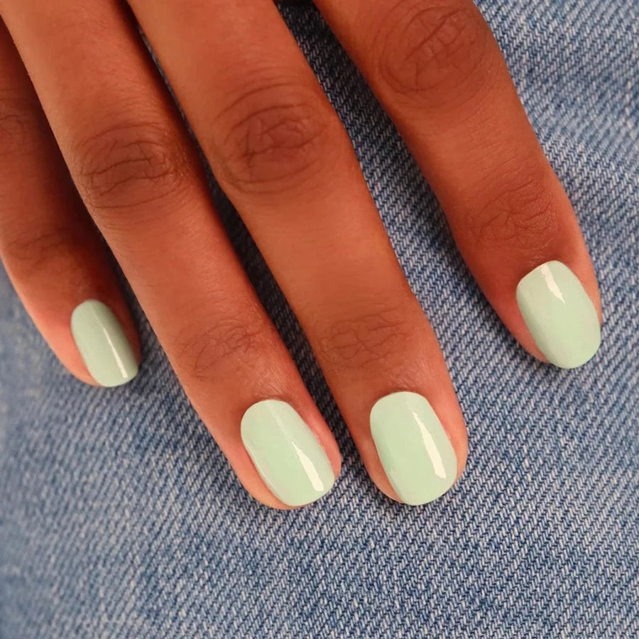 Vernis Mint Green Flash semi permanent Manucurist