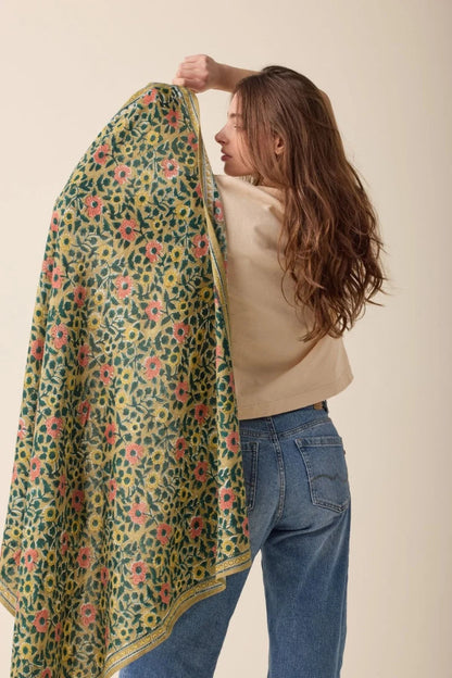 Foulard - Coeur khaki grand format porté