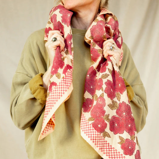 foulard bloom macadamia porté