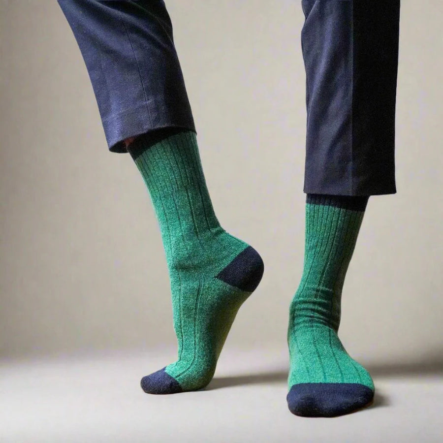 chaussettes klue laine mérinos portées vert et bandes bleu