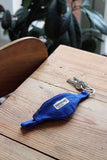 Porte-clés banane bleu éléctrique