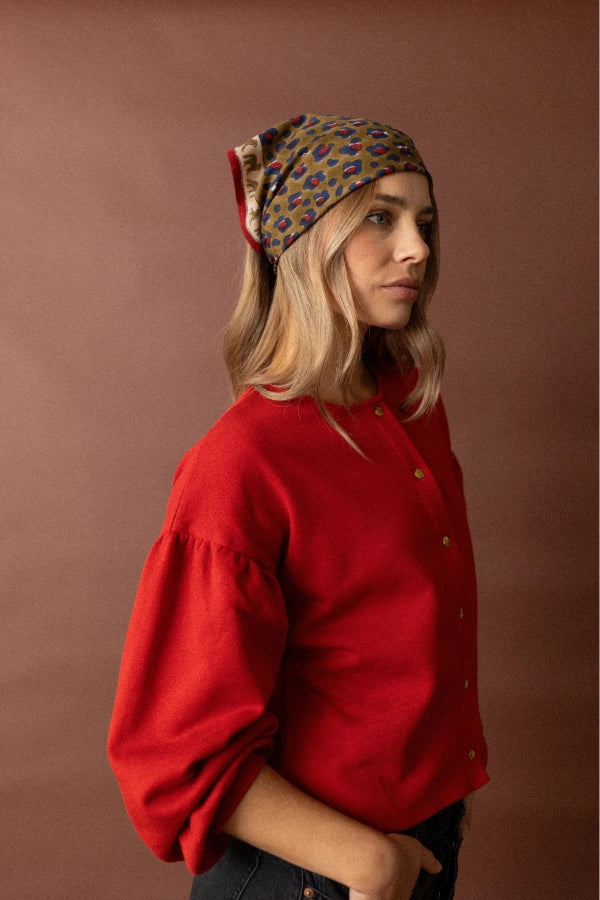 foulard léopard fire porté