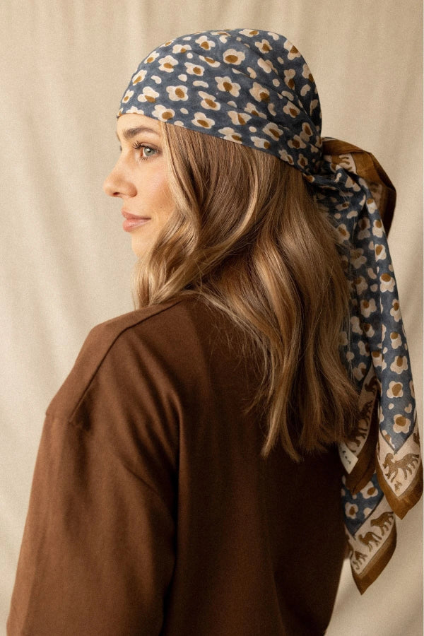 foulard léopard météorite porté