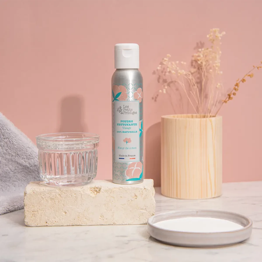 Poudre nettoyante visage à la fleur de coton. Le petits prödiges