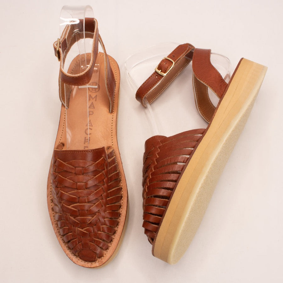 Sandales compensées en cuir Mapache. Modèle Loma couleur tabac